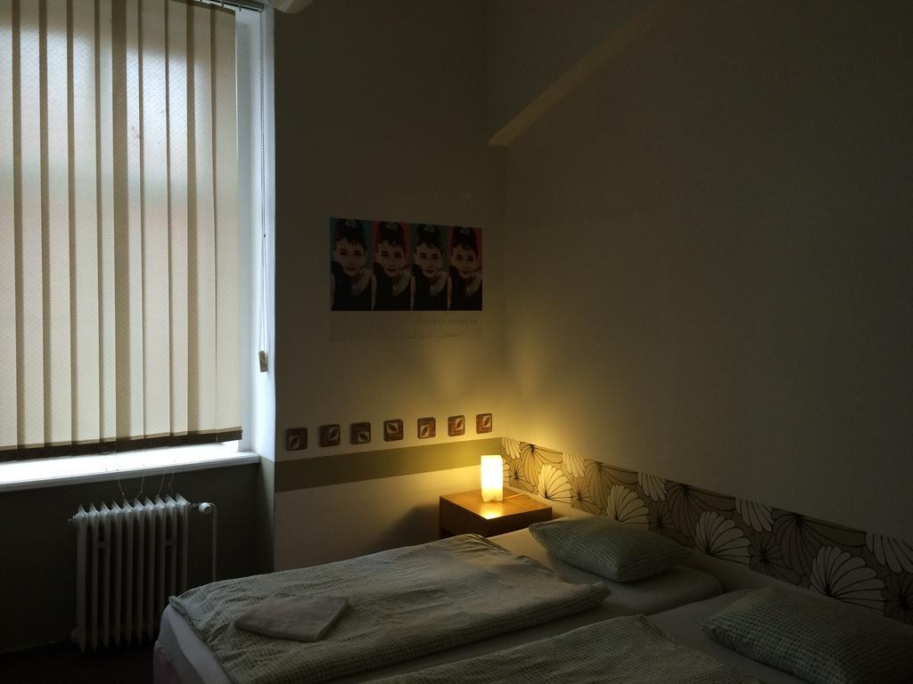 Charles Square Hostel Praha Bagian luar foto