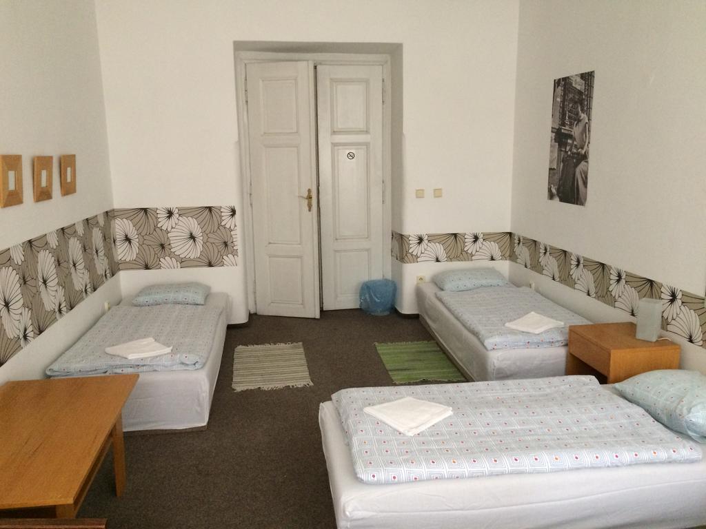 Charles Square Hostel Praha Bagian luar foto