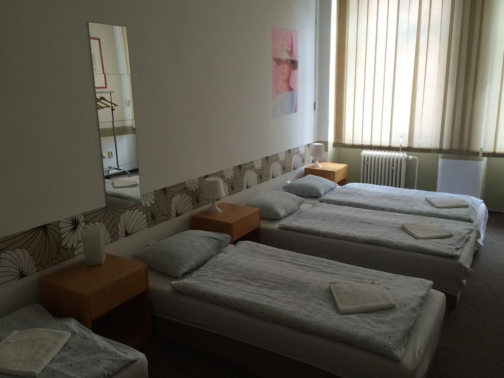 Charles Square Hostel Praha Bagian luar foto