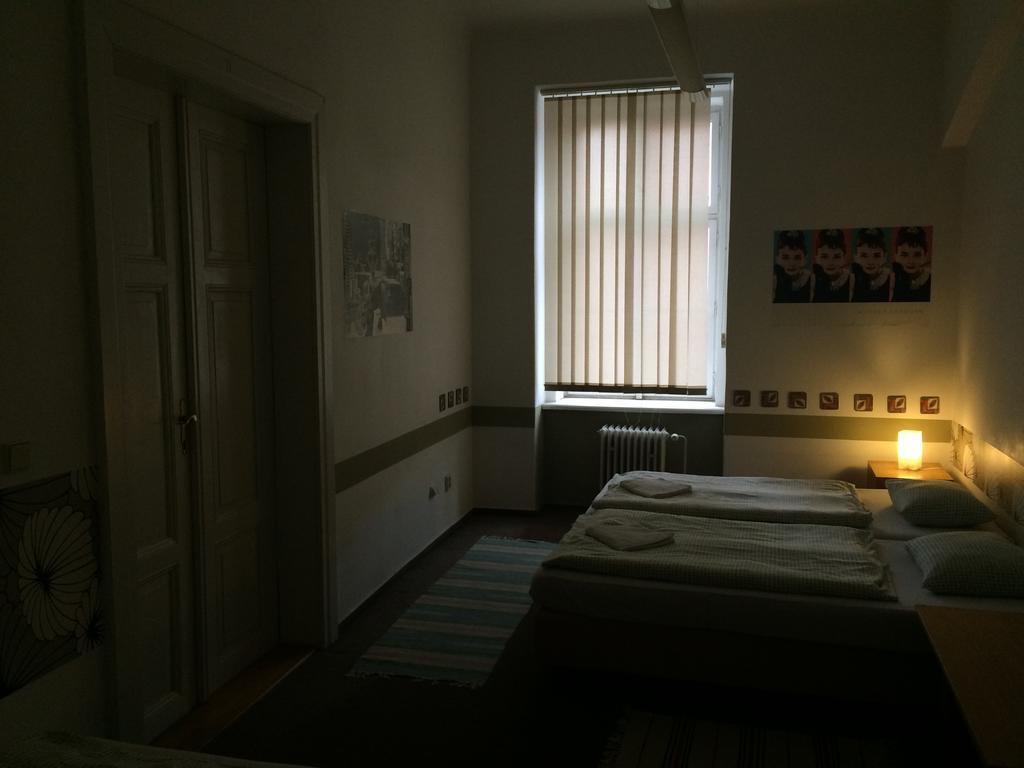 Charles Square Hostel Praha Bagian luar foto