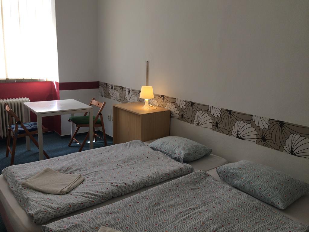Charles Square Hostel Praha Bagian luar foto