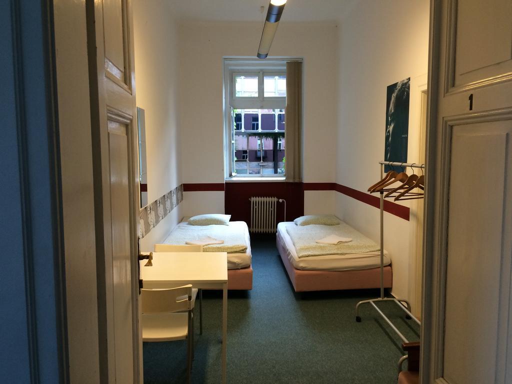 Charles Square Hostel Praha Bagian luar foto
