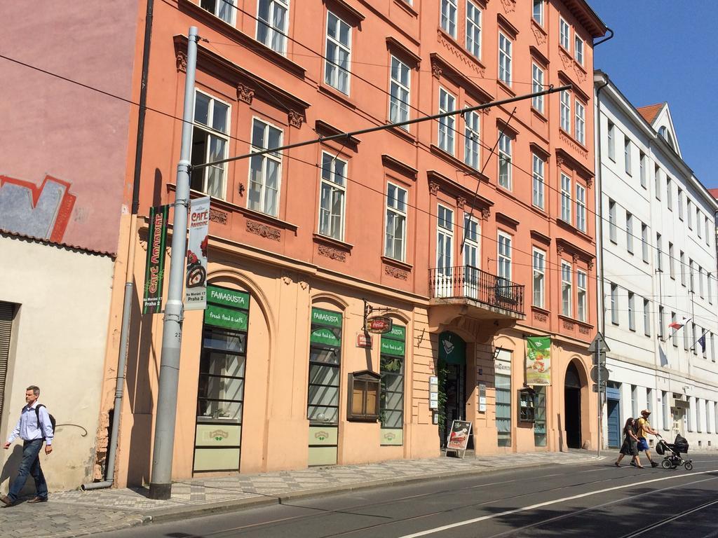 Charles Square Hostel Praha Bagian luar foto