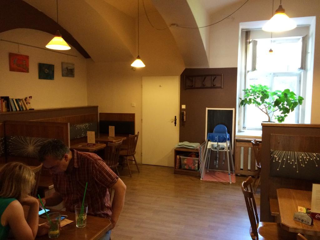 Charles Square Hostel Praha Bagian luar foto