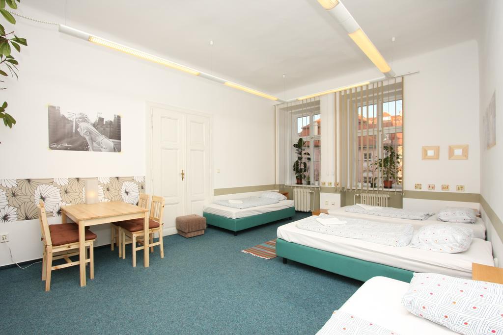 Charles Square Hostel Praha Ruang foto
