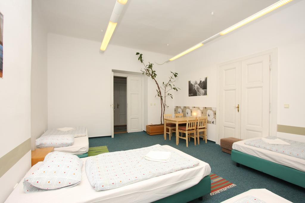 Charles Square Hostel Praha Ruang foto